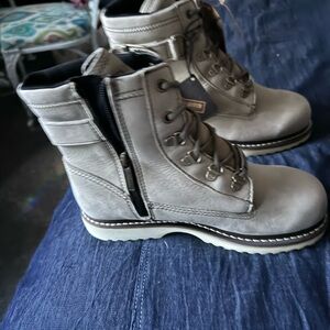 Harley Davidson biker boots.. size 8 nwb.. never worn , very expensive in store